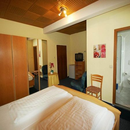 Hotel Konert แบร์กไฮม์ ภายนอก รูปภาพ