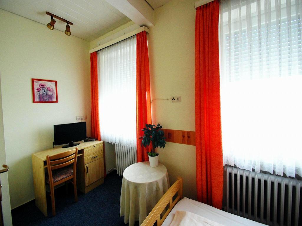 Hotel Konert แบร์กไฮม์ ภายนอก รูปภาพ