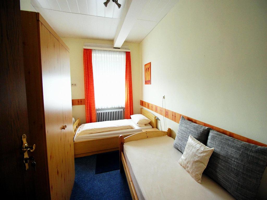 Hotel Konert แบร์กไฮม์ ภายนอก รูปภาพ