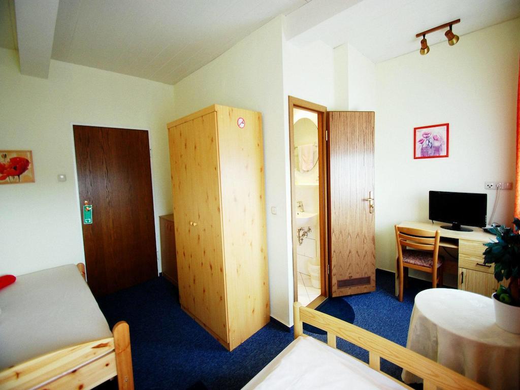 Hotel Konert แบร์กไฮม์ ภายนอก รูปภาพ
